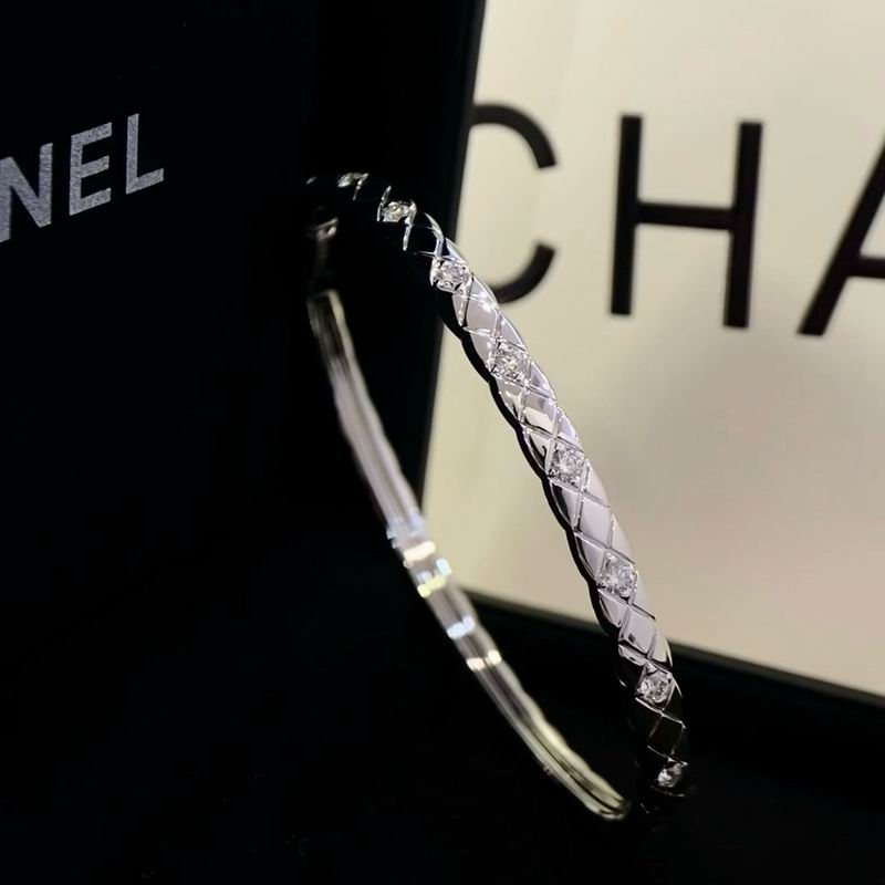 Chanel Bracelet 04yxs99